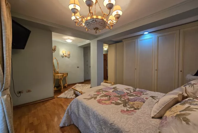 Shtepi ne shitje Apartament ne Tirane, 4+1, Mobilimi E mobiluar, Pagesa 600,000  Euro.