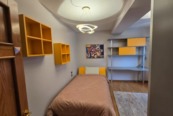 Shtepi ne shitje Apartament ne Tirane, 4+1, Mobilimi E mobiluar, Pagesa 600,000  Euro.