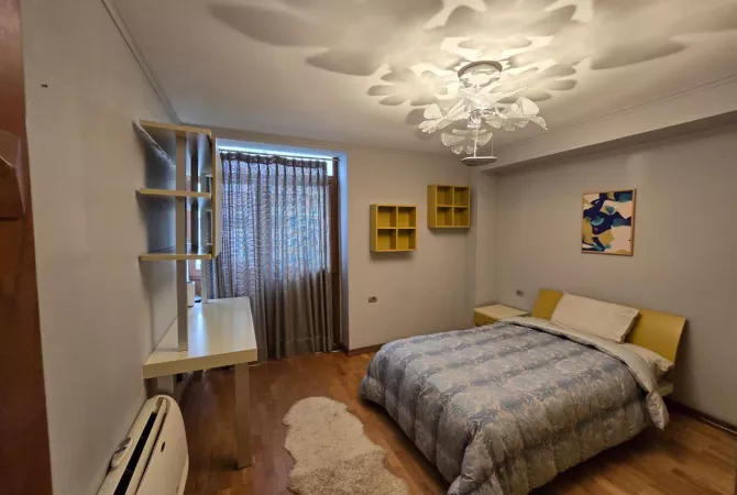 Shtepi ne shitje Apartament ne Tirane, 4+1, Mobilimi E mobiluar, Pagesa 600,000  Euro.