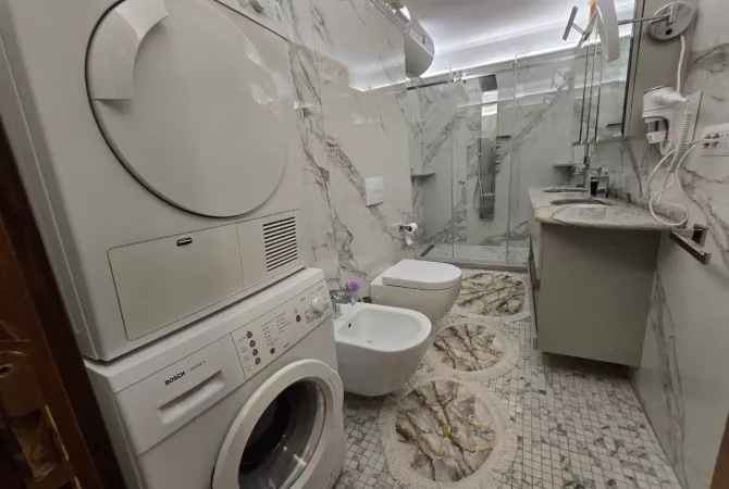 Shtepi ne shitje Apartament ne Tirane, 4+1, Mobilimi E mobiluar, Pagesa 600,000  Euro.