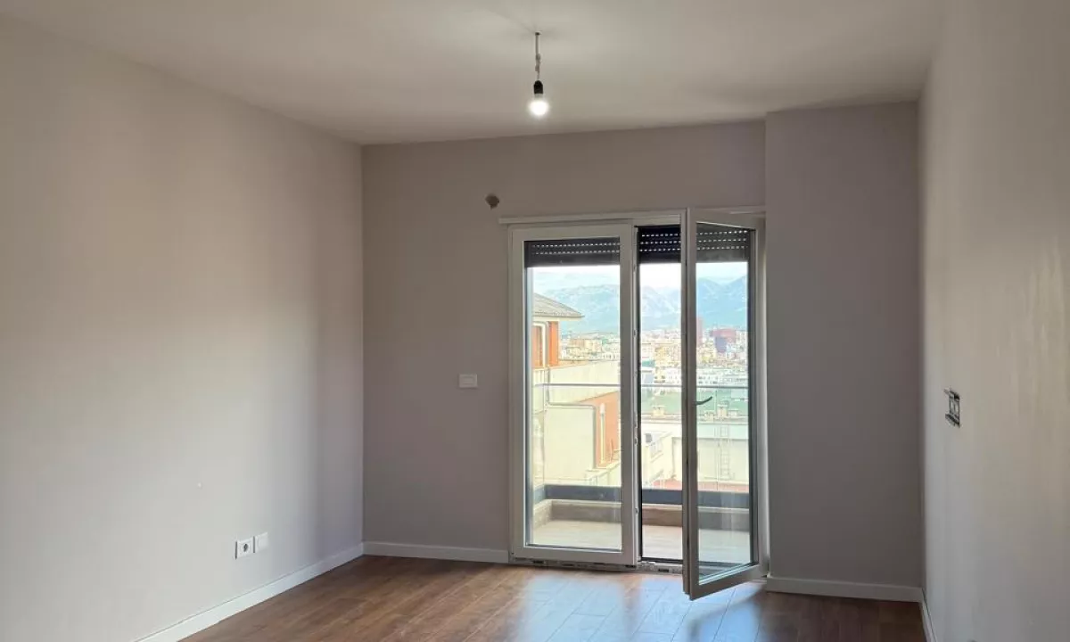 Shtepi ne shitje Apartament ne Tirane, 2+1, Mobilimi Bosh, pa mobiluar, Pagesa 210,000  Euro.