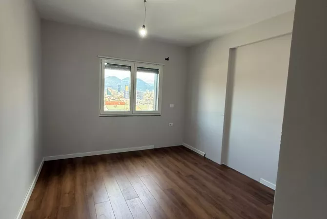 Shtepi ne shitje Apartament ne Tirane, 2+1, Mobilimi Bosh, pa mobiluar, Pagesa 210,000  Euro.