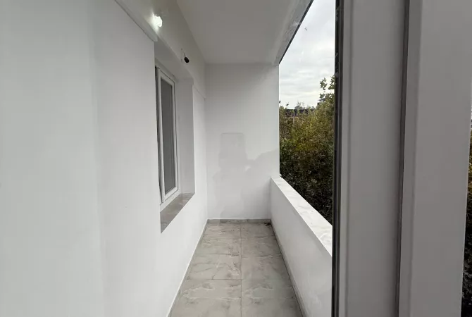 Shtepi ne shitje Apartament ne Tirane, 1+1, Mobilimi Bosh, pa mobiluar, Pagesa 133,000  Euro.
