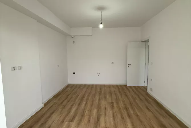 Shtepi ne shitje Apartament ne Tirane, 1+1, Mobilimi Bosh, pa mobiluar, Pagesa 133,000  Euro.