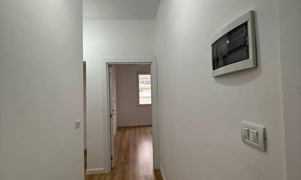 Shtepi ne shitje Apartament ne Tirane, 2+1, Mobilimi Bosh, pa mobiluar, Pagesa 167,000  Euro.