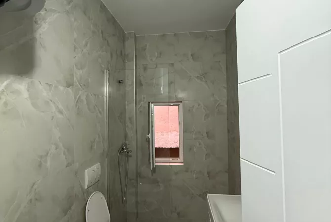 Shtepi ne shitje Apartament ne Tirane, 2+1, Mobilimi Bosh, pa mobiluar, Pagesa 167,000  Euro.