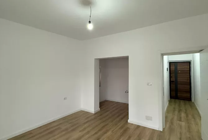 Shtepi ne shitje Apartament ne Tirane, 2+1, Mobilimi Bosh, pa mobiluar, Pagesa 167,000  Euro.