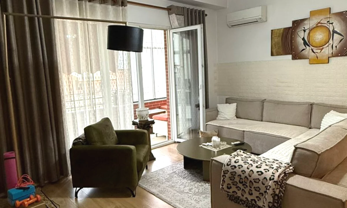 Shtepi ne shitje Apartament ne Tirane, 2+1, Mobilimi E mobiluar, Pagesa 170,000  Euro.