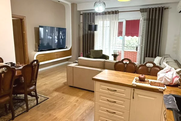 Shtepi ne shitje Apartament ne Tirane, 2+1, Mobilimi E mobiluar, Pagesa 170,000  Euro.