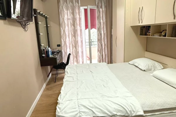 Shtepi ne shitje Apartament ne Tirane, 2+1, Mobilimi E mobiluar, Pagesa 170,000  Euro.