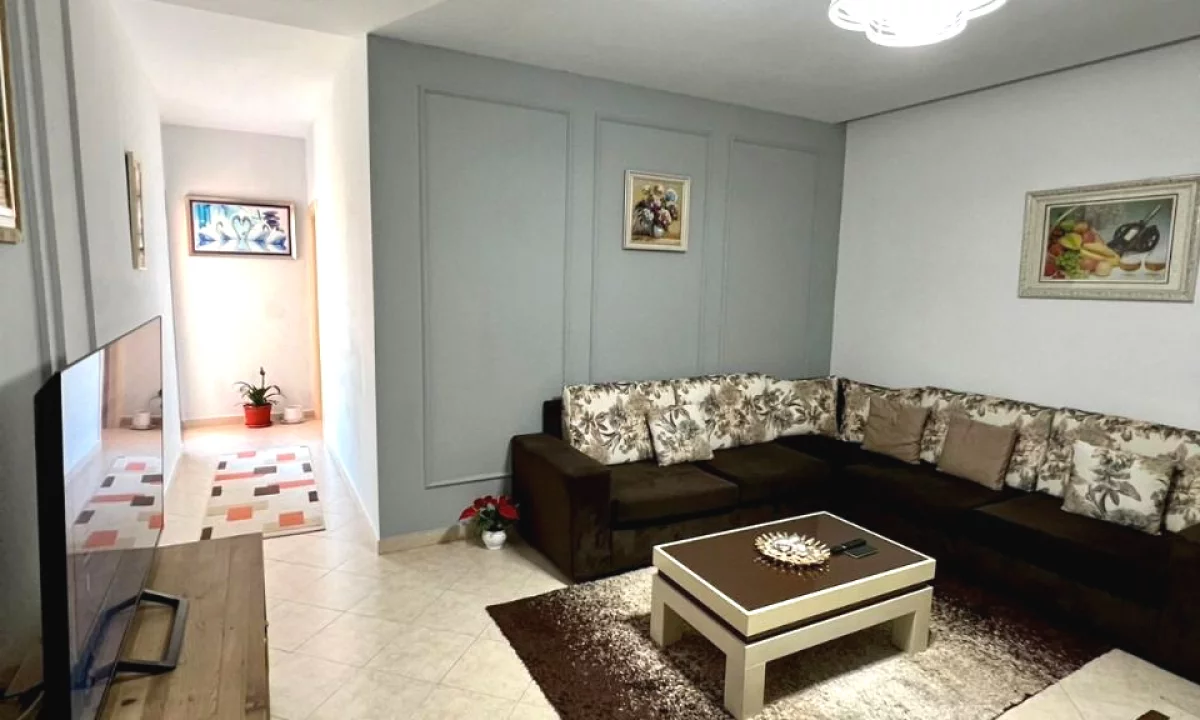 Shtepi ne shitje Apartament ne Tirane, 2+1, Mobilimi E mobiluar, Pagesa 13,500,000  Leke.