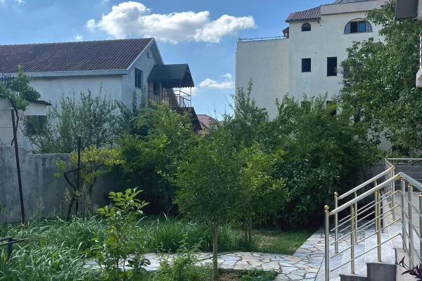 Shtepi me qera Vila Luksoze ne Tirane, 4+1, Mobilimi E mobiluar, Pagesa 1,500  Euro.