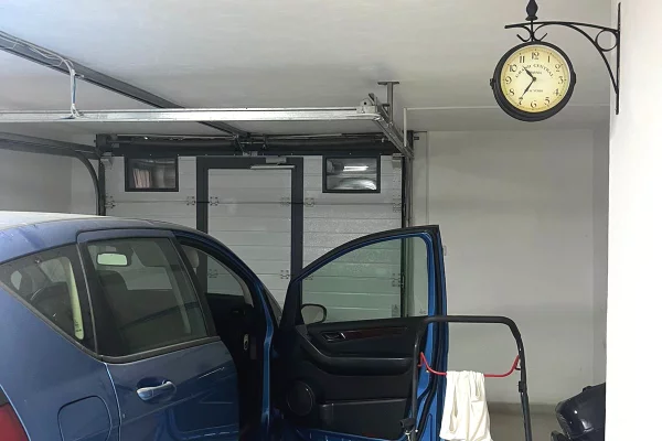 Shtepi me qera Vila Luksoze ne Tirane, 4+1, Mobilimi E mobiluar, Pagesa 1,500  Euro.