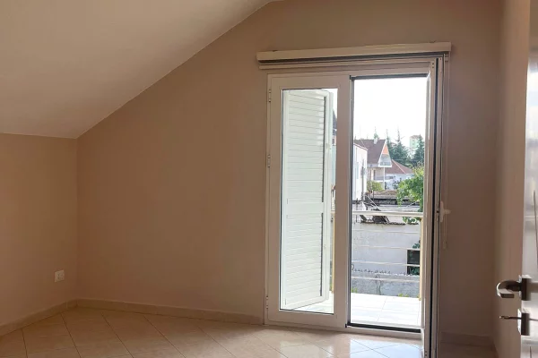 Shtepi me qera Vila Luksoze ne Tirane, 4+1, Mobilimi E mobiluar, Pagesa 1,500  Euro.