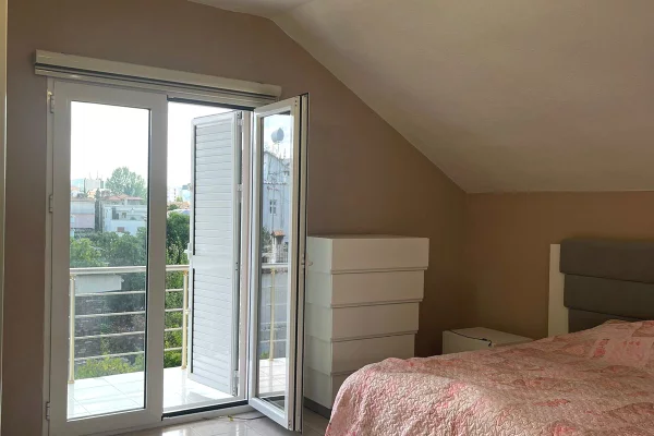 Shtepi me qera Vila Luksoze ne Tirane, 4+1, Mobilimi E mobiluar, Pagesa 1,500  Euro.