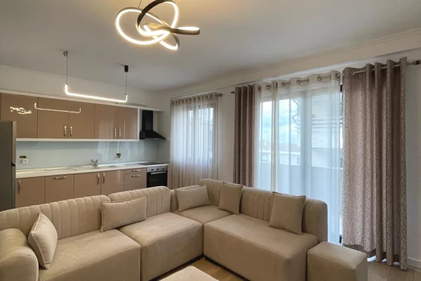 Shtepi me qera Apartament ne Tirane, 2+1, Mobilimi E mobiluar, Pagesa 800  Euro.