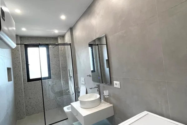 Shtepi me qera Apartament ne Tirane, 2+1, Mobilimi E mobiluar, Pagesa 800  Euro.