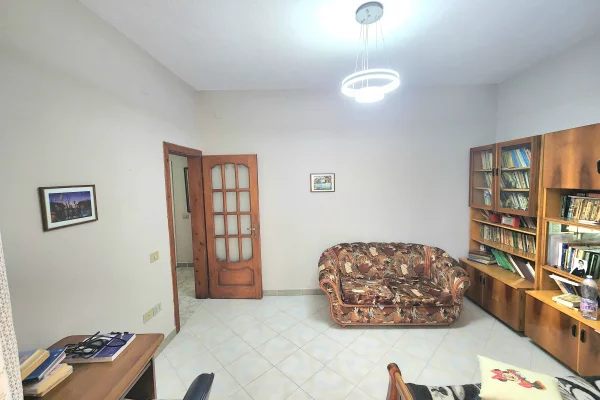 Shtepi me qera Apartament ne Tirane, 3+1, Mobilimi E mobiluar, Pagesa 65,000  Leke.