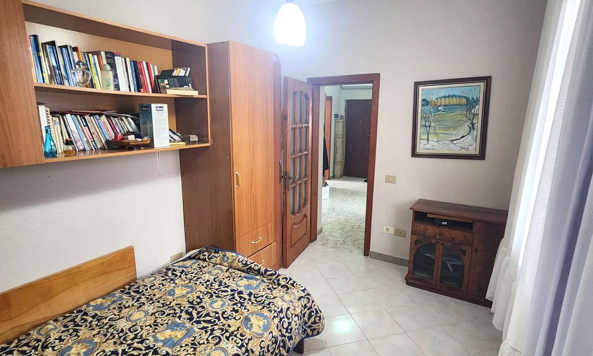 Shtepi me qera Apartament ne Tirane, 3+1, Mobilimi E mobiluar, Pagesa 65,000  Leke.