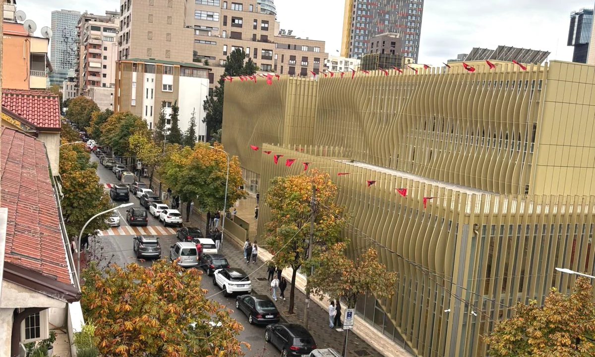 Shtepi me qera Apartament ne Tirane, 2+1, Mobilimi Pjeserisht e mobiluar, Pagesa 800  Euro.