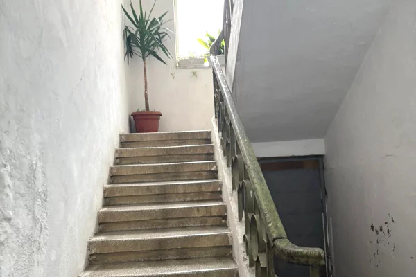 Shtepi me qera Apartament ne Tirane, 2+1, Mobilimi Pjeserisht e mobiluar, Pagesa 800  Euro.