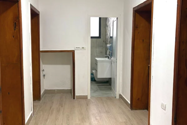 Shtepi me qera Apartament ne Tirane, 2+1, Mobilimi Pjeserisht e mobiluar, Pagesa 800  Euro.