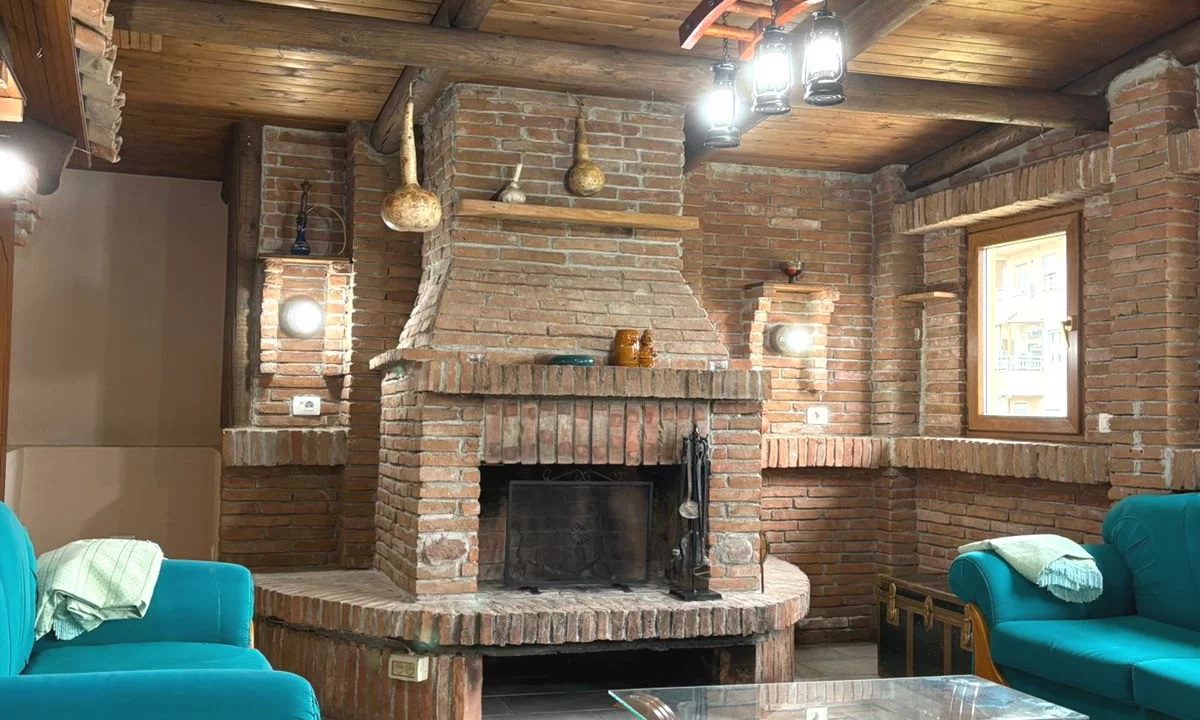 Shtepi me qera Penthose(kati i fundit panoramik) ne Tirane, 5+1, Mobilimi E mobiluar, Pagesa 150,000  Leke.