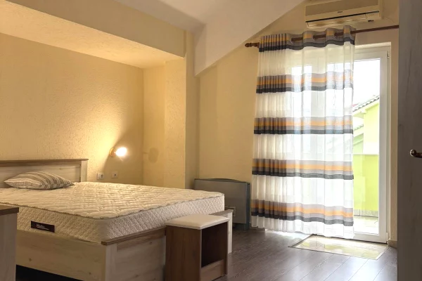 Shtepi me qera Penthose(kati i fundit panoramik) ne Tirane, 5+1, Mobilimi E mobiluar, Pagesa 150,000  Leke.