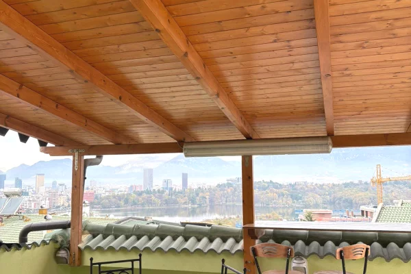 Shtepi me qera Penthose(kati i fundit panoramik) ne Tirane, 5+1, Mobilimi E mobiluar, Pagesa 150,000  Leke.