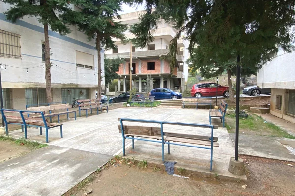 Shtepi me qera Apartament ne Tirane, 2+1, Mobilimi Pjeserisht e mobiluar, Pagesa 300  Euro.