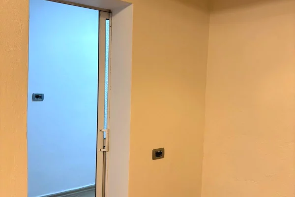 Shtepi me qera Apartament ne Tirane, 2+1, Mobilimi Bosh, pa mobiluar, Pagesa 500  Euro.