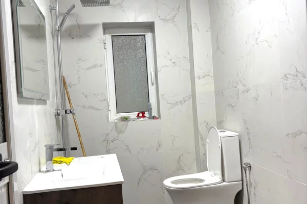 Shtepi me qera Apartament ne Tirane, 2+1, Mobilimi Bosh, pa mobiluar, Pagesa 500  Euro.