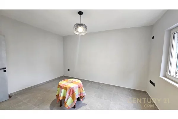 Appartamento in affitto a Tirana 3+1, SemiArredato