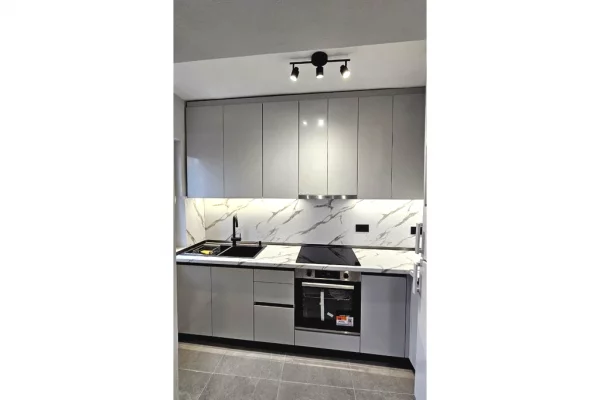 Appartamento in affitto a Tirana 3+1, SemiArredato