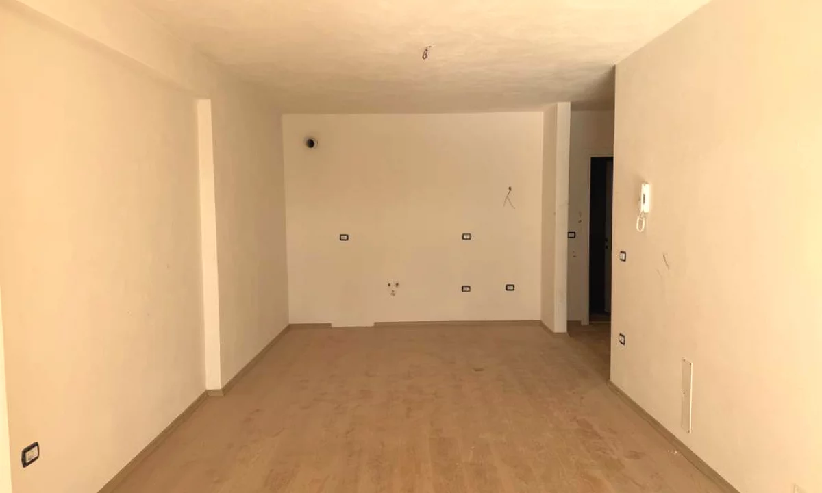 Shtepi ne shitje Apartament ne Tirane, 2+1, Mobilimi Bosh, pa mobiluar, Pagesa 210,000  Euro.