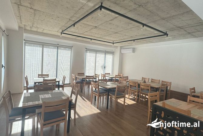 Ambiente Commerciale in Affitto 1+1 a Tirana - 1,500 Euro