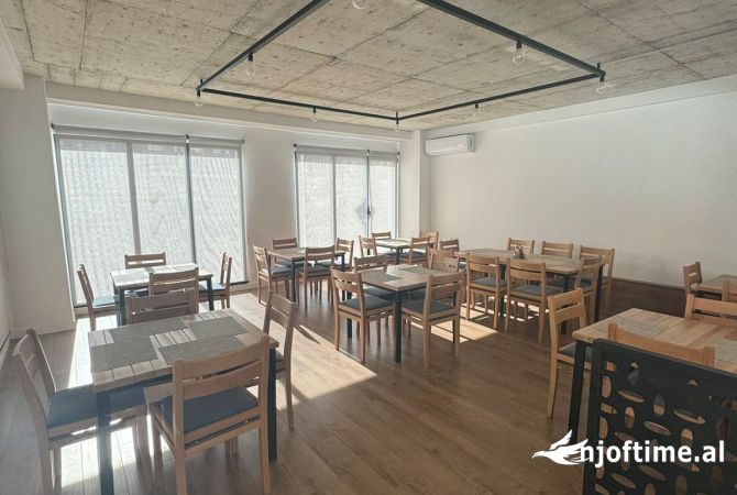 Ambiente Commerciale in Affitto 1+1 a Tirana - 1,500 Euro