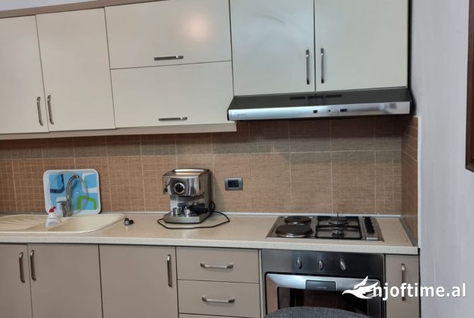 Shtepi me qera Shtepi Private ne Tirane, 1+1, Mobilimi E mobiluar, Pagesa 380  Euro.