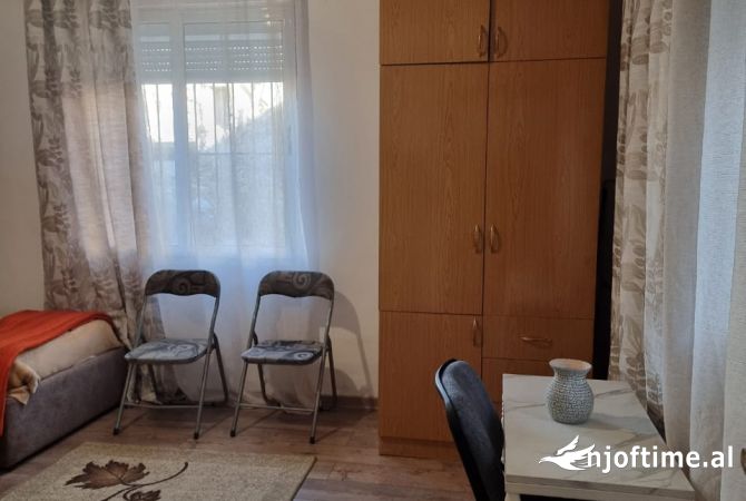 Shtepi me qera Shtepi Private ne Tirane, 1+1, Mobilimi E mobiluar, Pagesa 380  Euro.