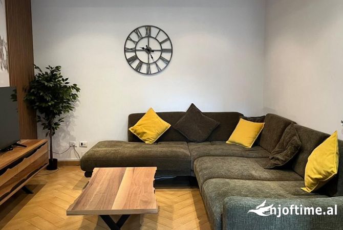 Shtepi me qera Apartament ne Tirane, 2+1, Mobilimi E mobiluar, Pagesa 850  Euro.