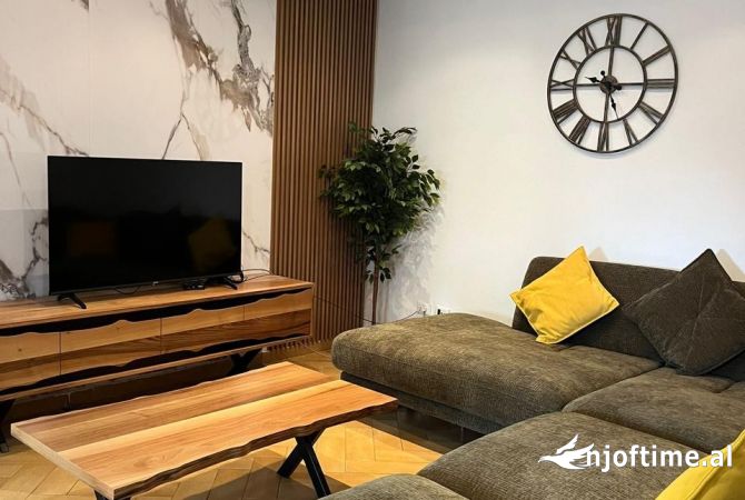 APARTAMENT ME QIRA 2+1 NË QENDËR
