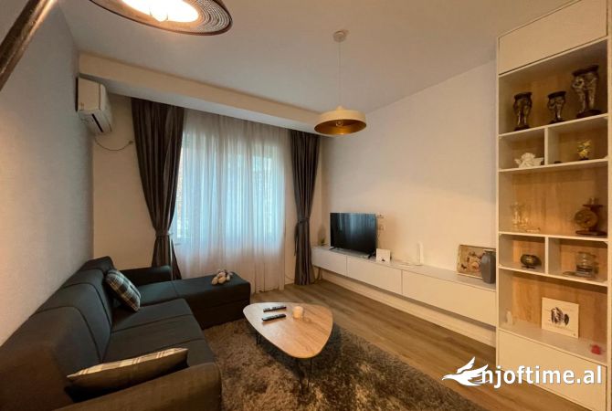 Shtepi me qera Apartament ne Tirane, 1+1, Mobilimi E mobiluar, Pagesa 550  Euro.