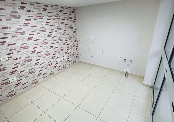 Ambient biznesi me qera 1+1 ne Tirane - 30,000 Leke