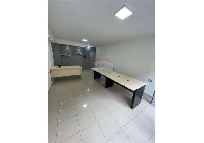 Ambient biznesi me qera 1+1 ne Tirane - 30,000 Leke