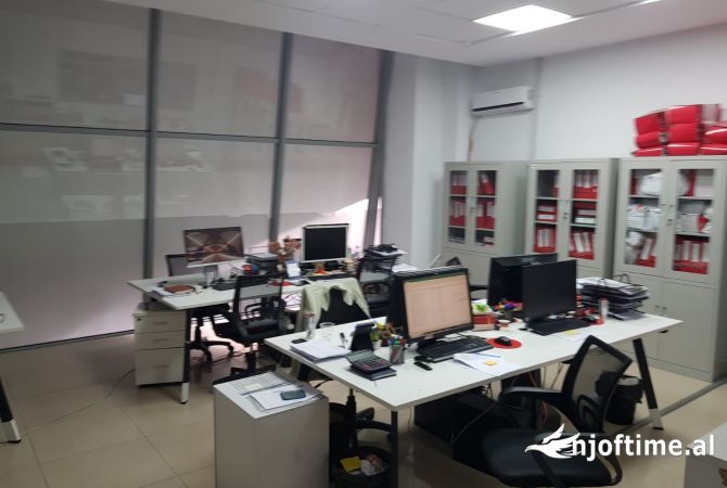 Ambiente Commerciale in Affitto 1+1 a Tirana - 650 Euro