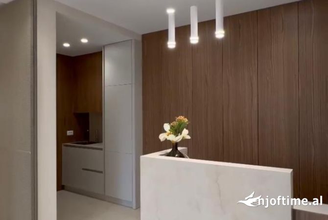 Tek Myslym Shyri , Jepet Zyre E Mobiluar Ne Ndertim Te Ri!