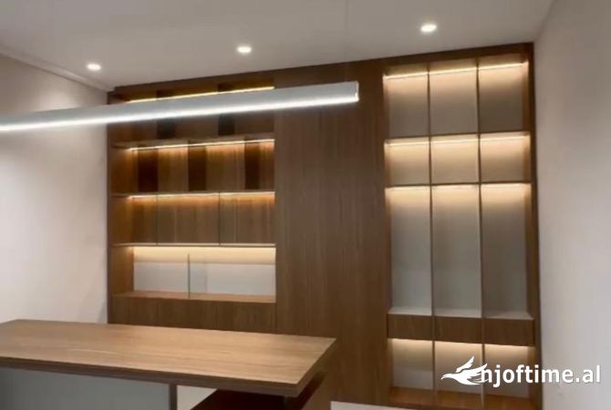 Tek Myslym Shyri , Jepet Zyre E Mobiluar Ne Ndertim Te Ri!