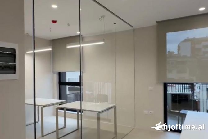 Tek Myslym Shyri , Jepet Zyre E Mobiluar Ne Ndertim Te Ri!