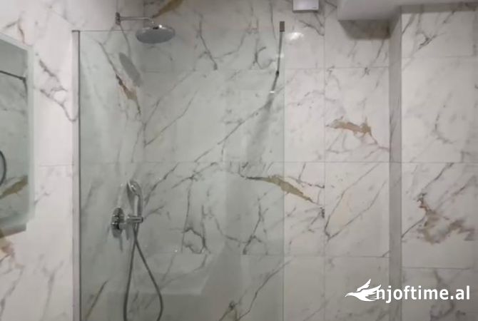 Tek Myslym Shyri , Jepet Zyre E Mobiluar Ne Ndertim Te Ri!