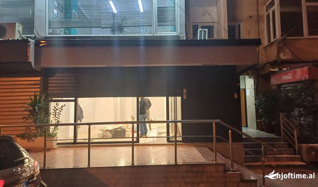 Prane Fakultetit Te Gjuheve Te Huaja,Jepet Ambient Me Qira,I Pershtatshem Per Aktivitete Te Ndryshme